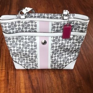 Authentic Coach shoulder bag/ pristine condition